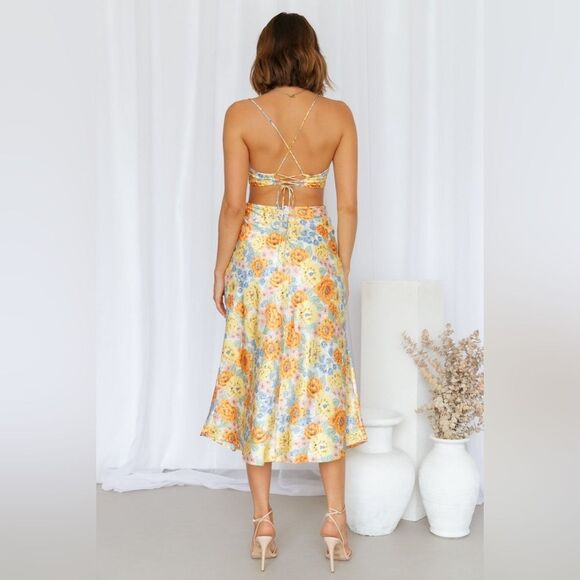 Hello Molly Sunlight Snaps Floral Midi Dress in Yellow Orange Flowers M NWOT - Picture 3 of 12